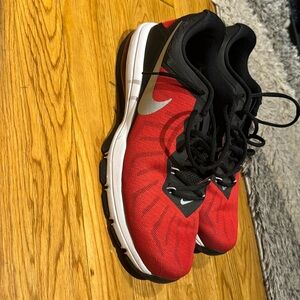 Barely worn men’s Nikes